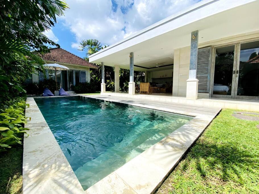 Villa Biru - 500M Batubelig Beach Canggu Kültér fotó