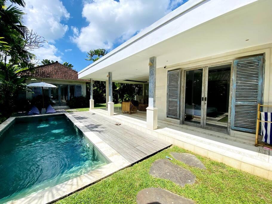Villa Biru - 500M Batubelig Beach Canggu Kültér fotó