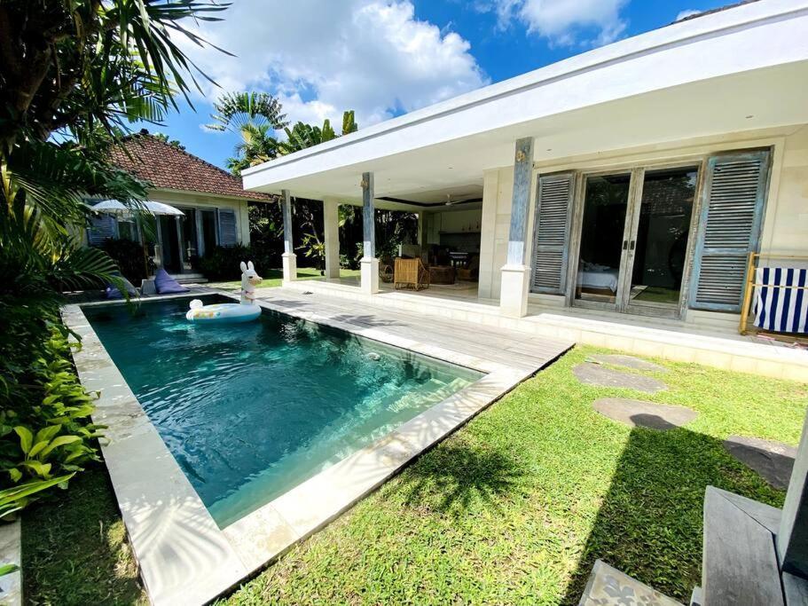 Villa Biru - 500M Batubelig Beach Canggu Kültér fotó