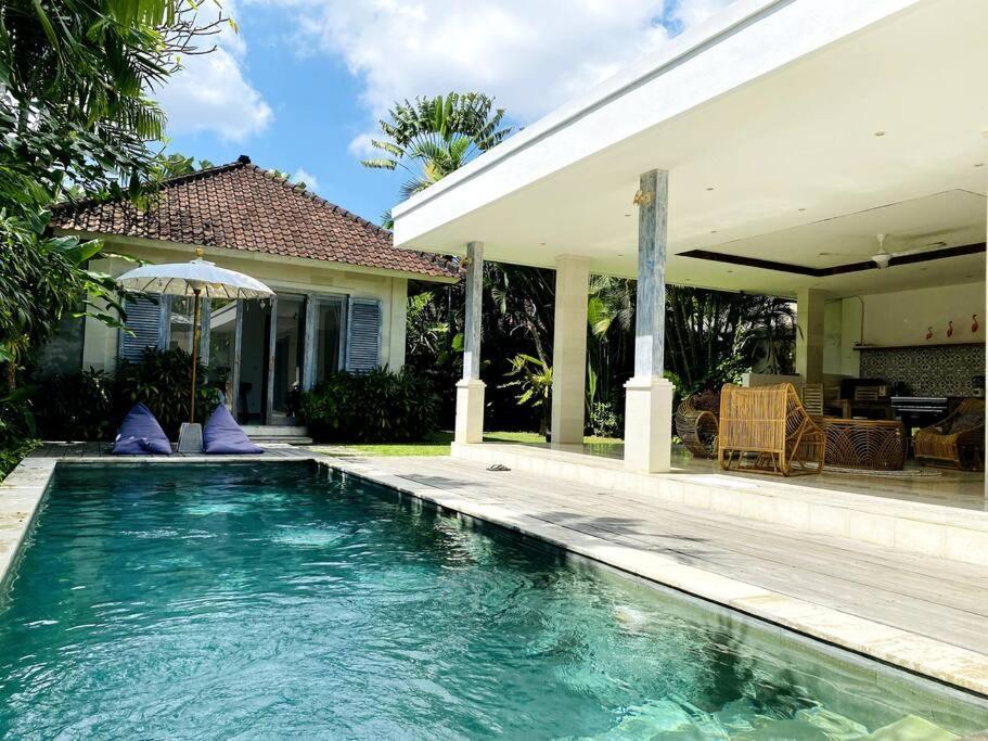 Villa Biru - 500M Batubelig Beach Canggu Kültér fotó